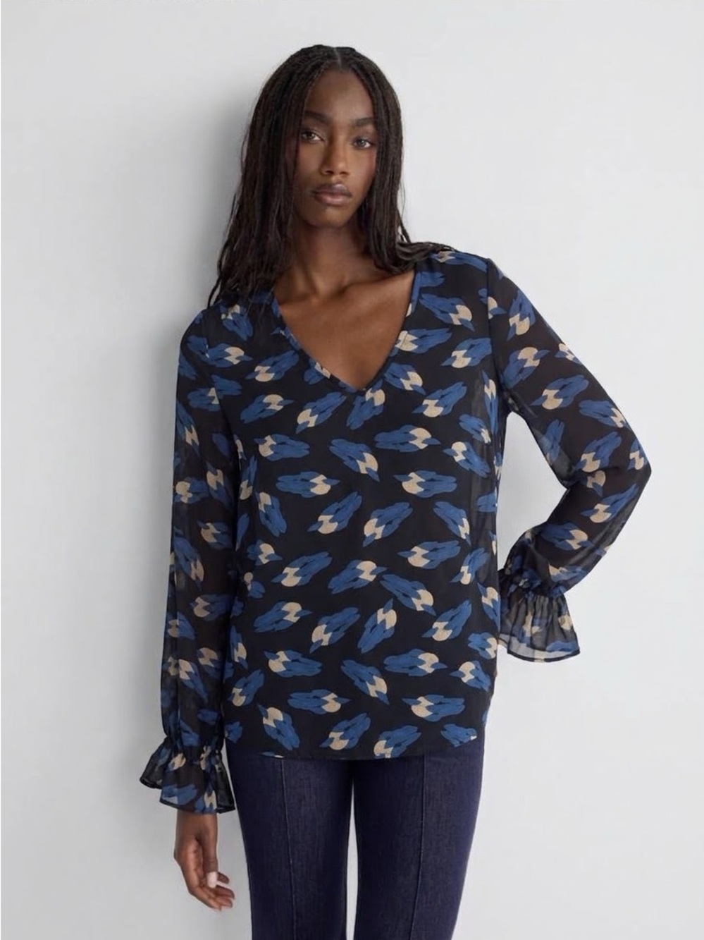 Diane von Furstenberg 100% silk V-neck blouse with ruffled sleeve cuffs